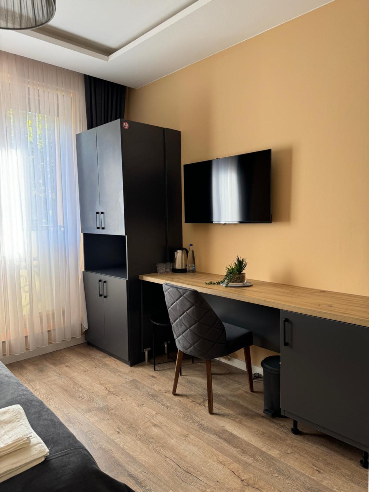 Midtown Prishtina Stays - Central Location Приштина Экстерьер фото