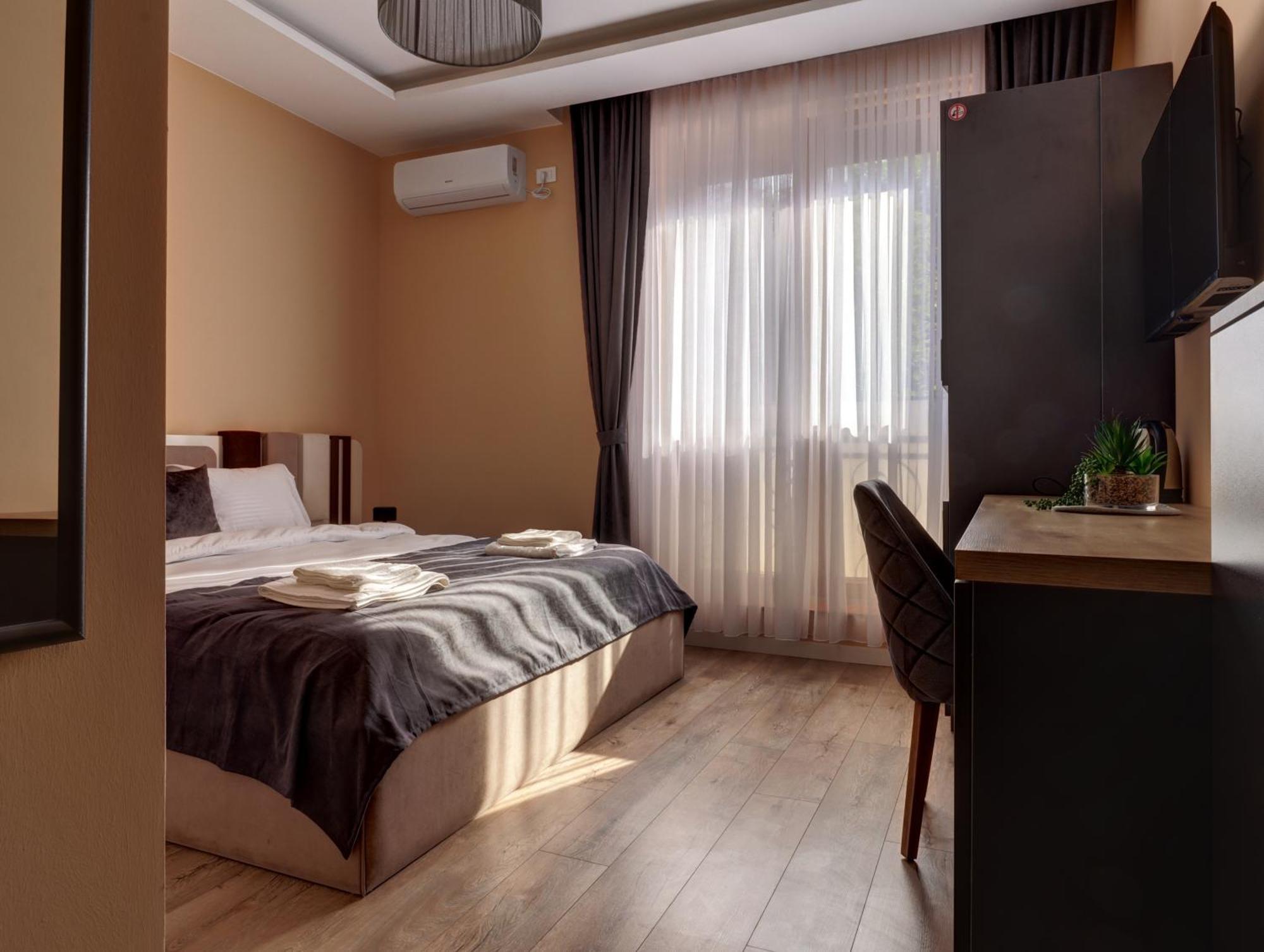 Midtown Prishtina Stays - Central Location Приштина Экстерьер фото