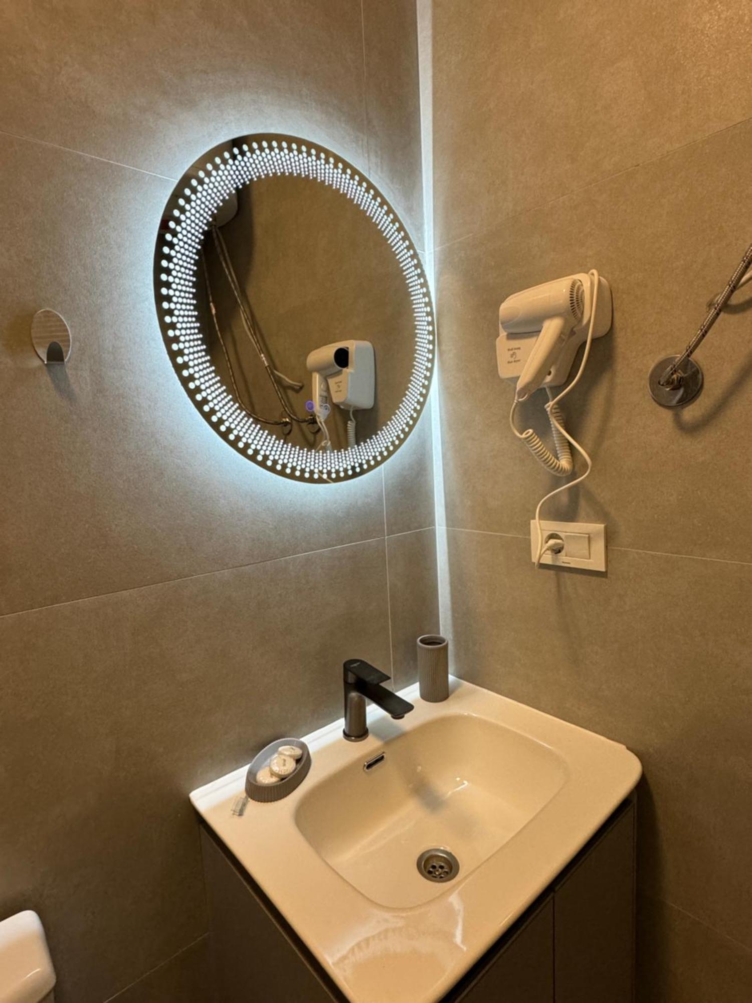Midtown Prishtina Stays - Central Location Приштина Экстерьер фото