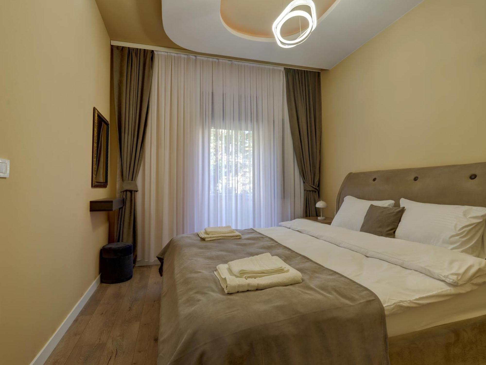 Midtown Prishtina Stays - Central Location Приштина Экстерьер фото