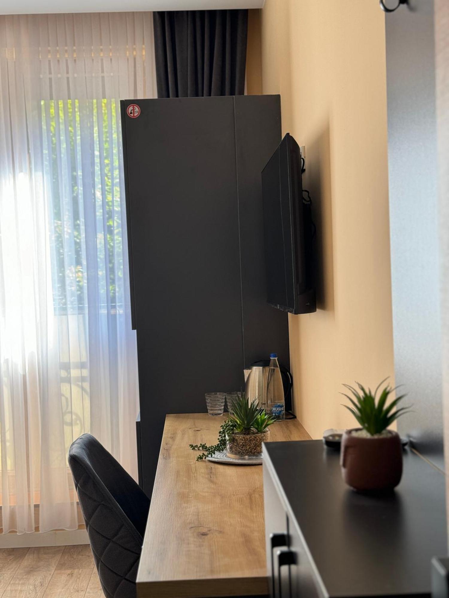 Midtown Prishtina Stays - Central Location Приштина Экстерьер фото