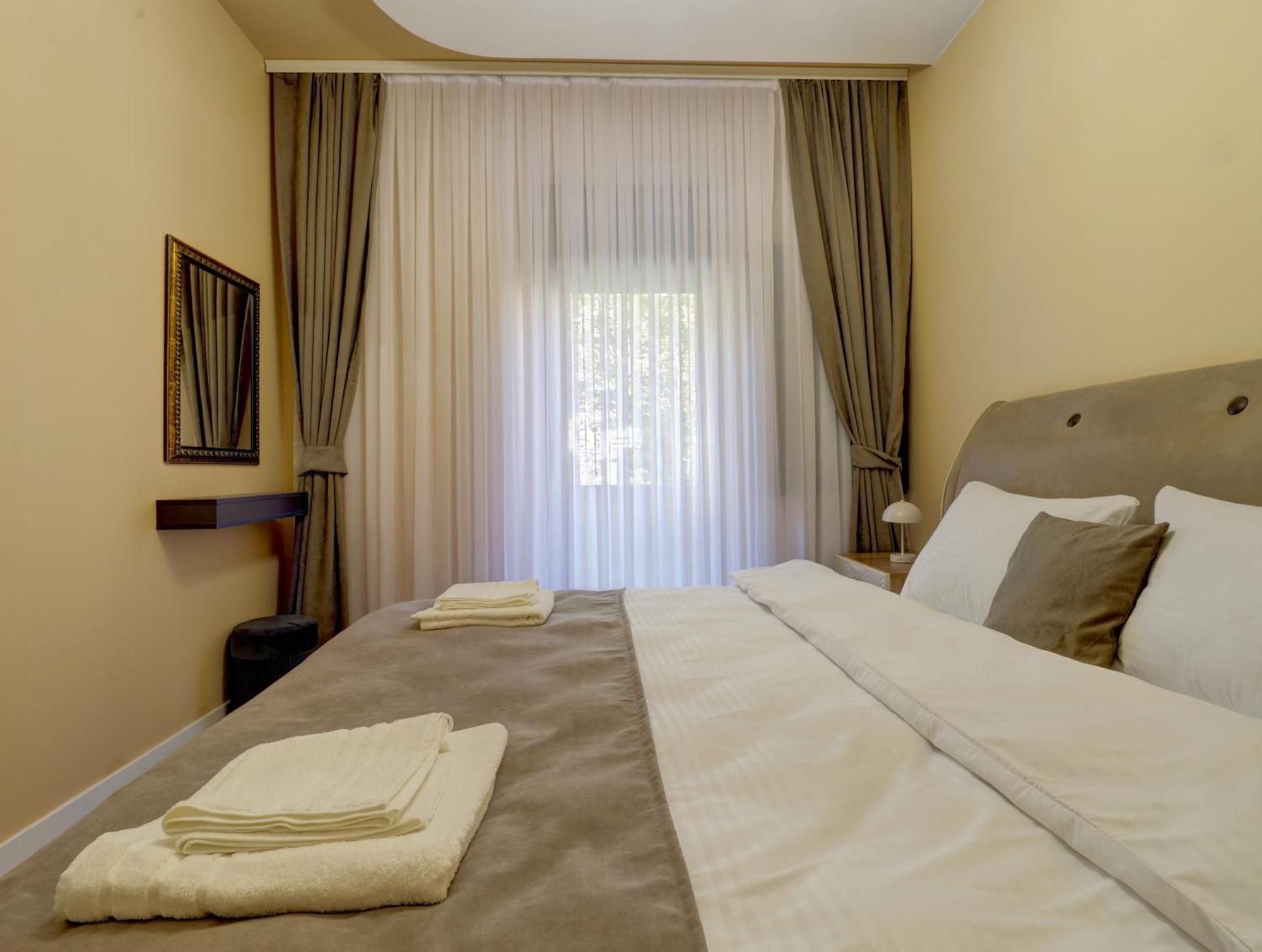 Midtown Prishtina Stays - Central Location Приштина Экстерьер фото