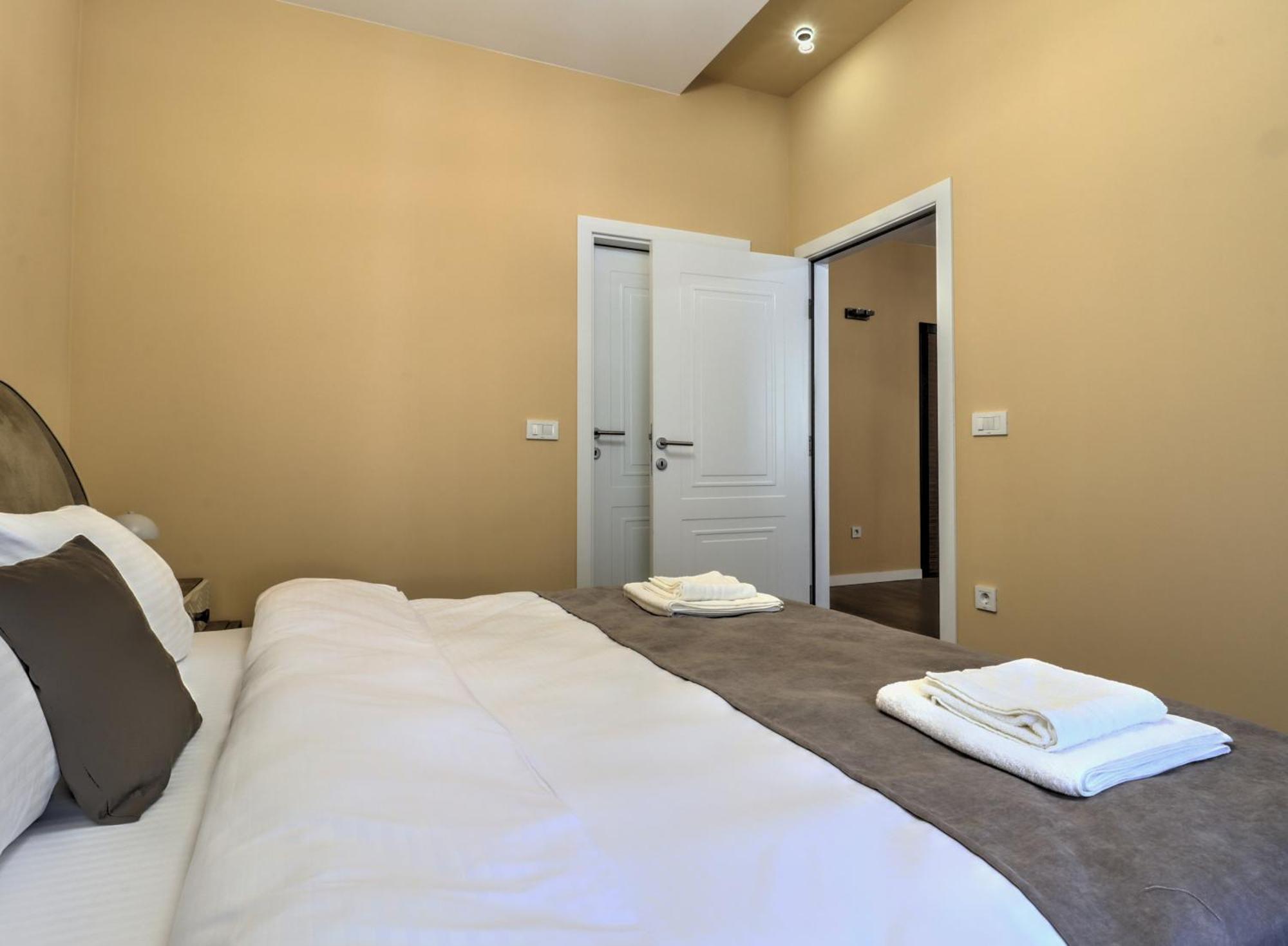 Midtown Prishtina Stays - Central Location Приштина Экстерьер фото