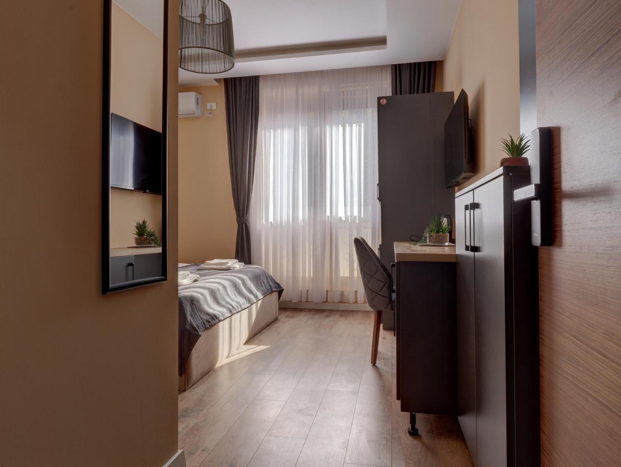 Midtown Prishtina Stays - Central Location Приштина Экстерьер фото