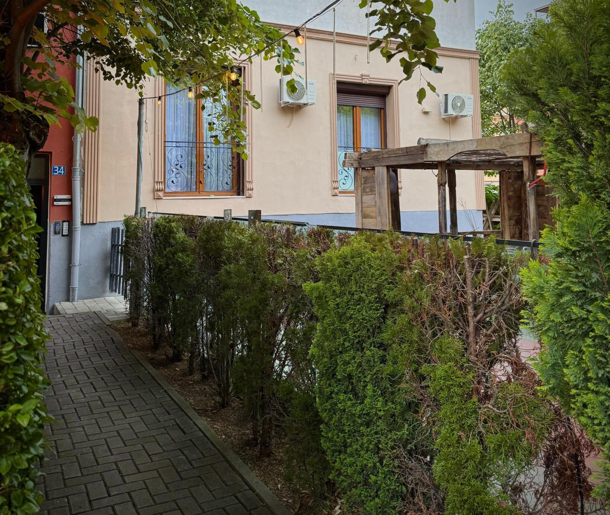 Midtown Prishtina Stays - Central Location Приштина Экстерьер фото